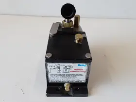 120214 Betts Hydraulic Pump Hand Jack - Please See Description