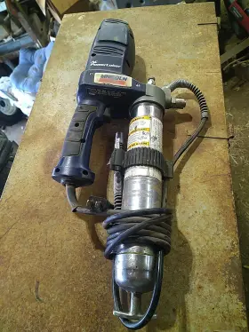 Ac2400 Lincoln Lubrication 120-volt Corded Electric Grease Gun With Variable-speed Trigger