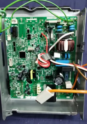 Rx09axvju Mcquay 3p599133a Daikin-mcquay 4027033 Control Box Assembly With Heat Sink Pcb Inverter