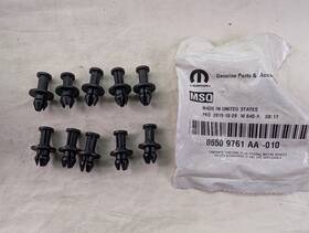 Mopar 06509761aa New Oem Set Of 10 Push Pin 6509761aa