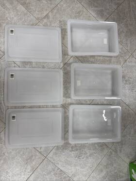 Rubbermaid Fg350700wht Lot Of 3 Totes With Lids Tote Fg351000wht Lid 2 Gal - New