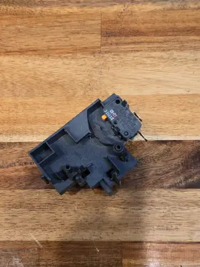 De61-01226a Samsung Latch With Switch Left