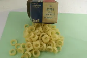 44-0094 Schraeder 5370a New Lot Of 81 Plastic Rim Nuts Ln-10