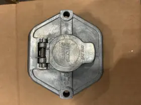38810 Tramec Sloan 7 Way Zinc Receptacle Solid Pin 15 A Circuit Breakers