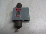 Johnson Controls TPE50-18 Dual Pressure Controller New. Price: $57.55.