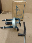 Robinair 14413 Heavy Duty Puller See Photo Used. Price: $25.00.